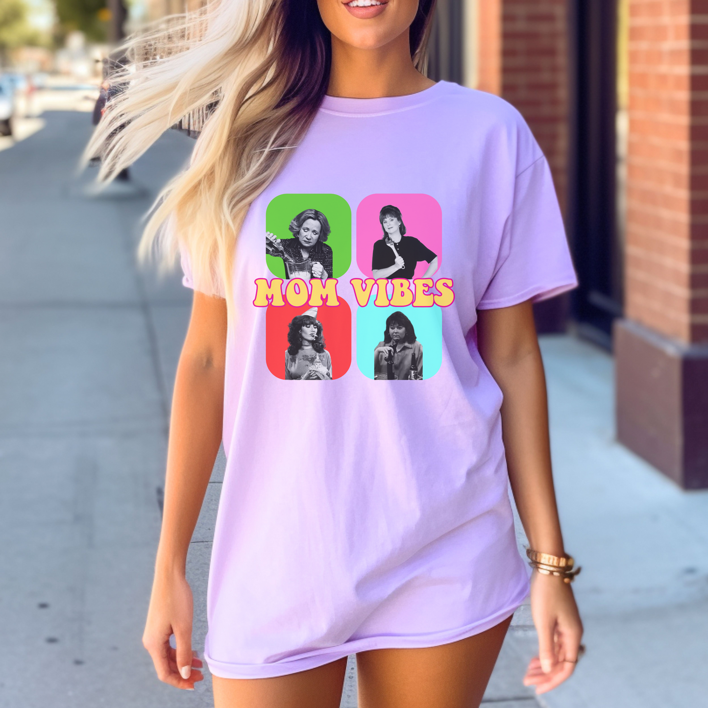 MOM VIBES tee