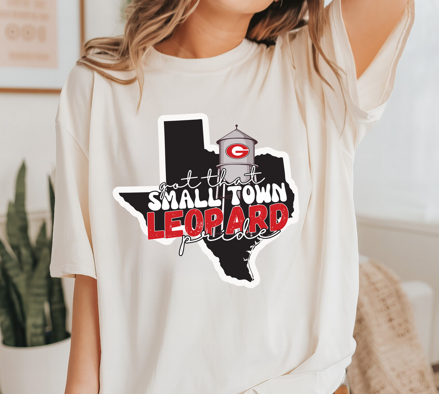 SMALL TOWN LEOPARD PRIDE tee