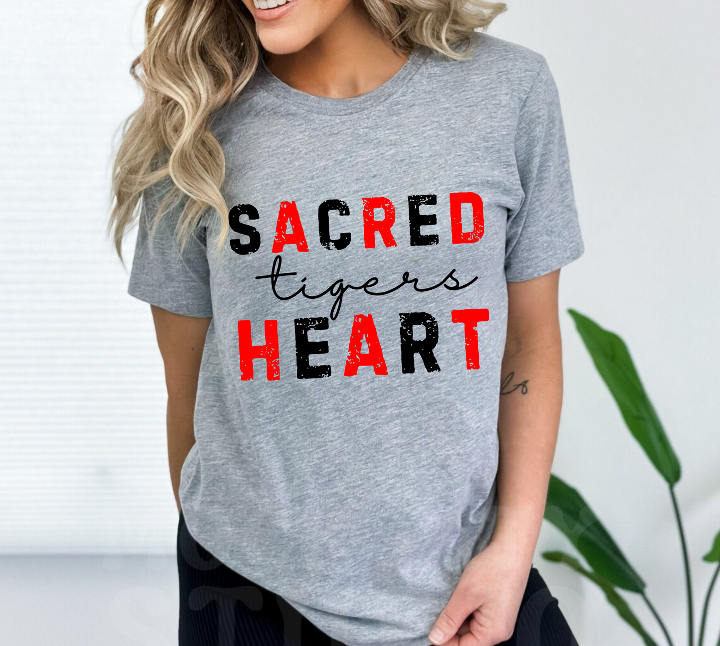 SACRED HEART TIGERS tee