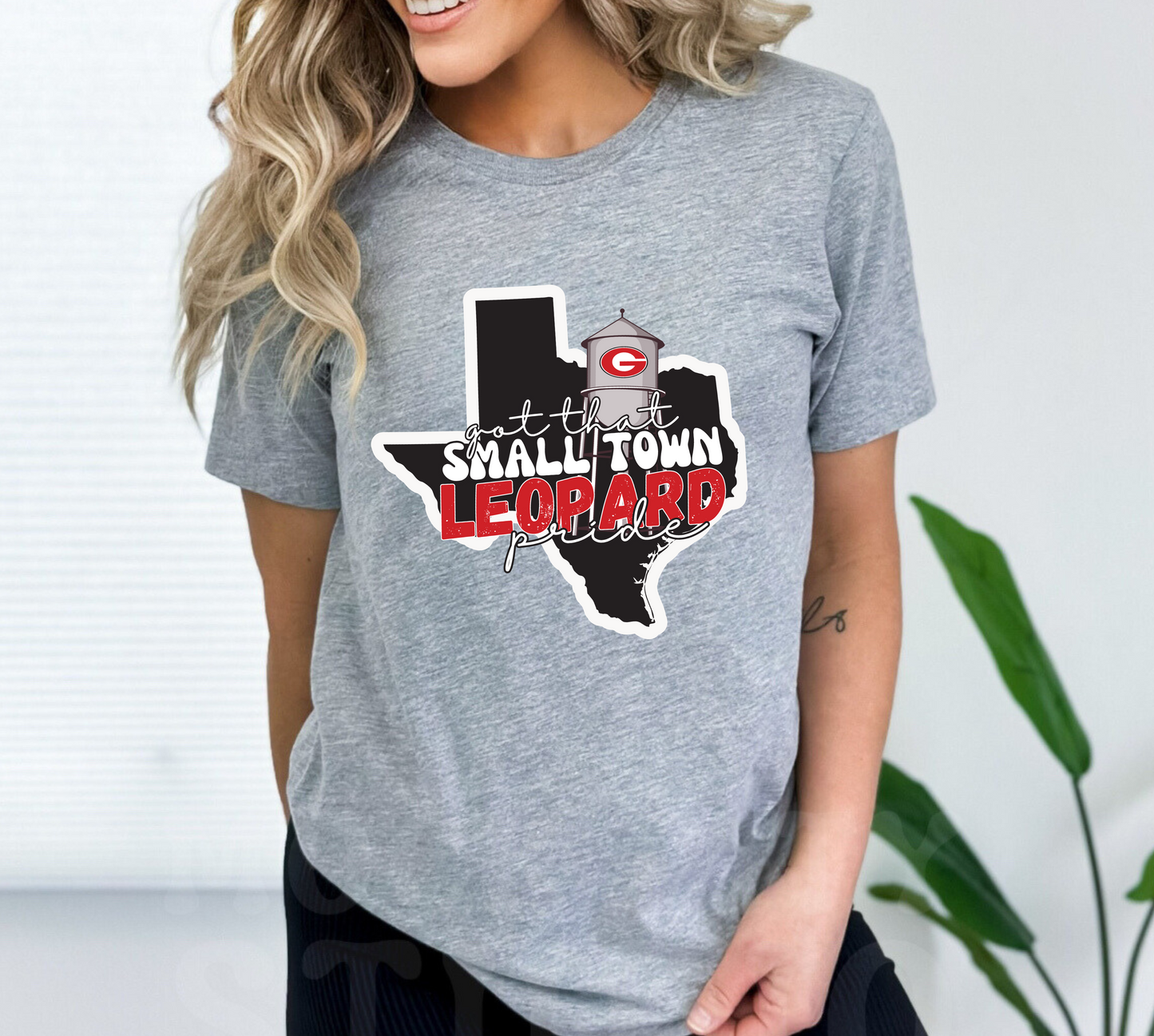 SMALL TOWN LEOPARD PRIDE tee