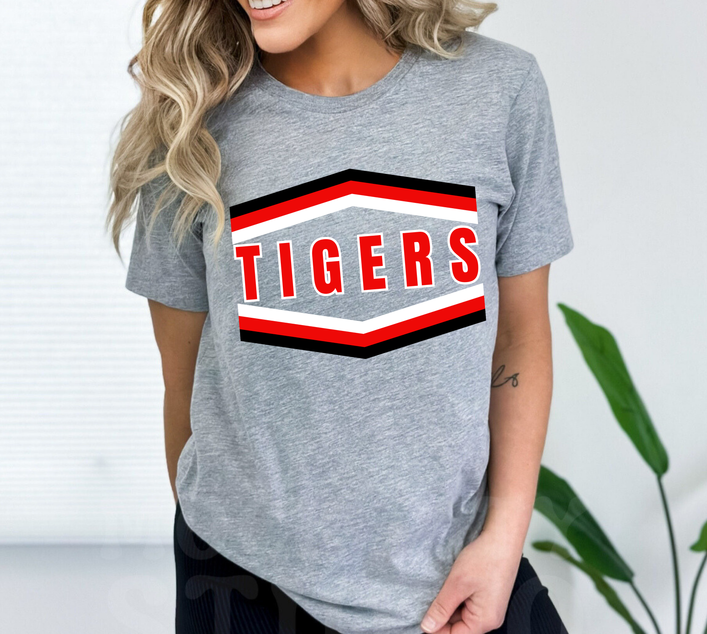 TIGERS Arrow Block tee