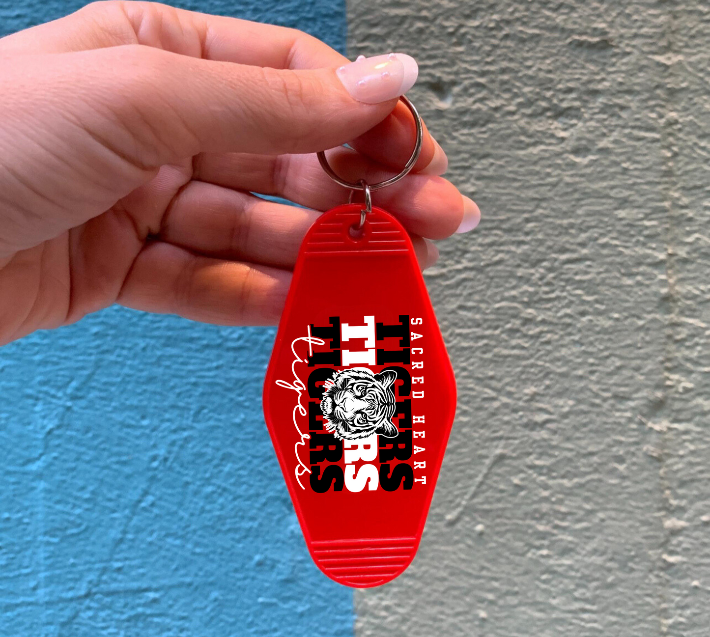 SACRED HEART TIGERS Motel Keychain