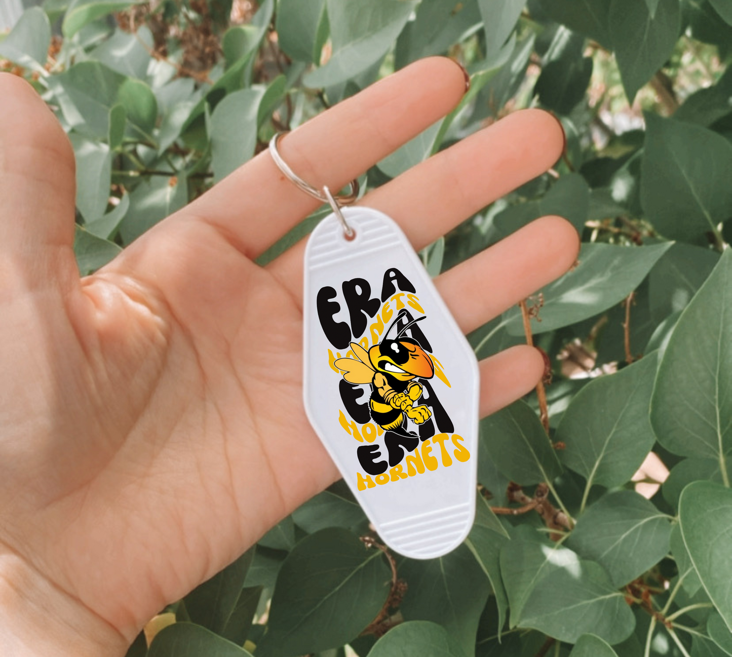 ERA HORNETS Retro Wave Motel Keychain - WHITE